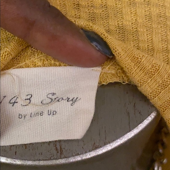 Cute Top!!! - Picture 3 of 5